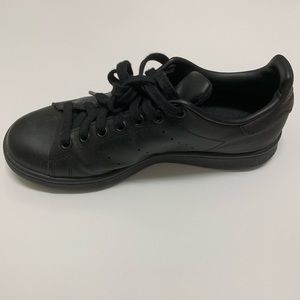 Adidas Stan Smith’s black sneakers